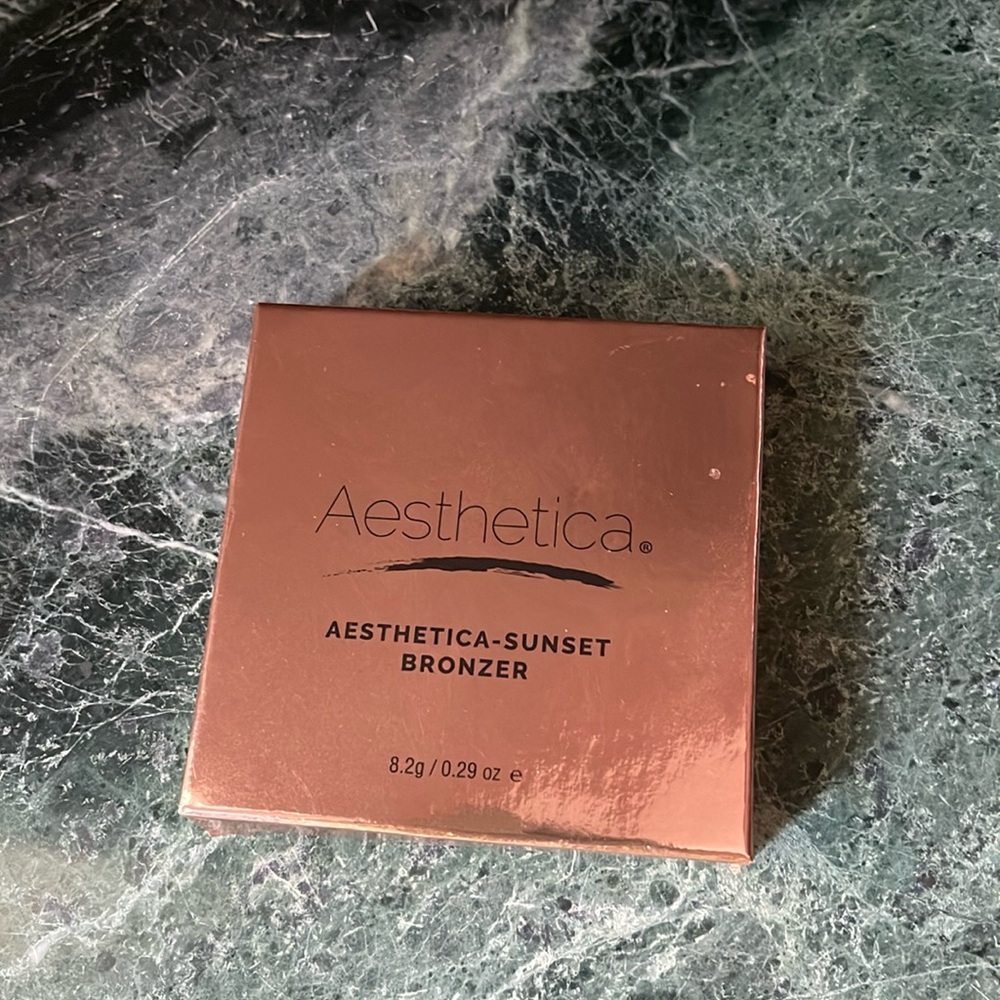 New NIB Aesthetica Sunset Bronzer (powder)